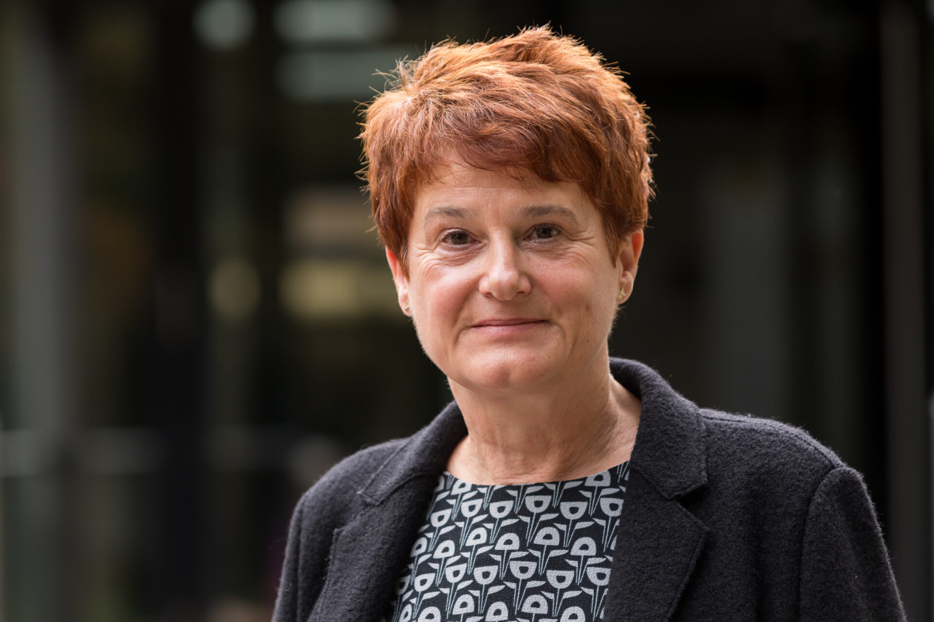 Porträt der lächelnden Pfegerischen Leitung Silke Beer.