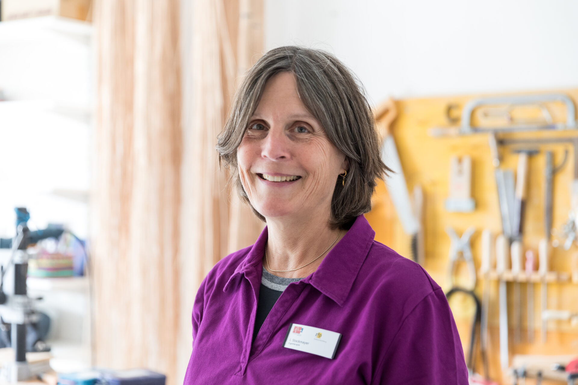 Porträt der lächelnden Ergotherapeutin Iris Stockmayer.