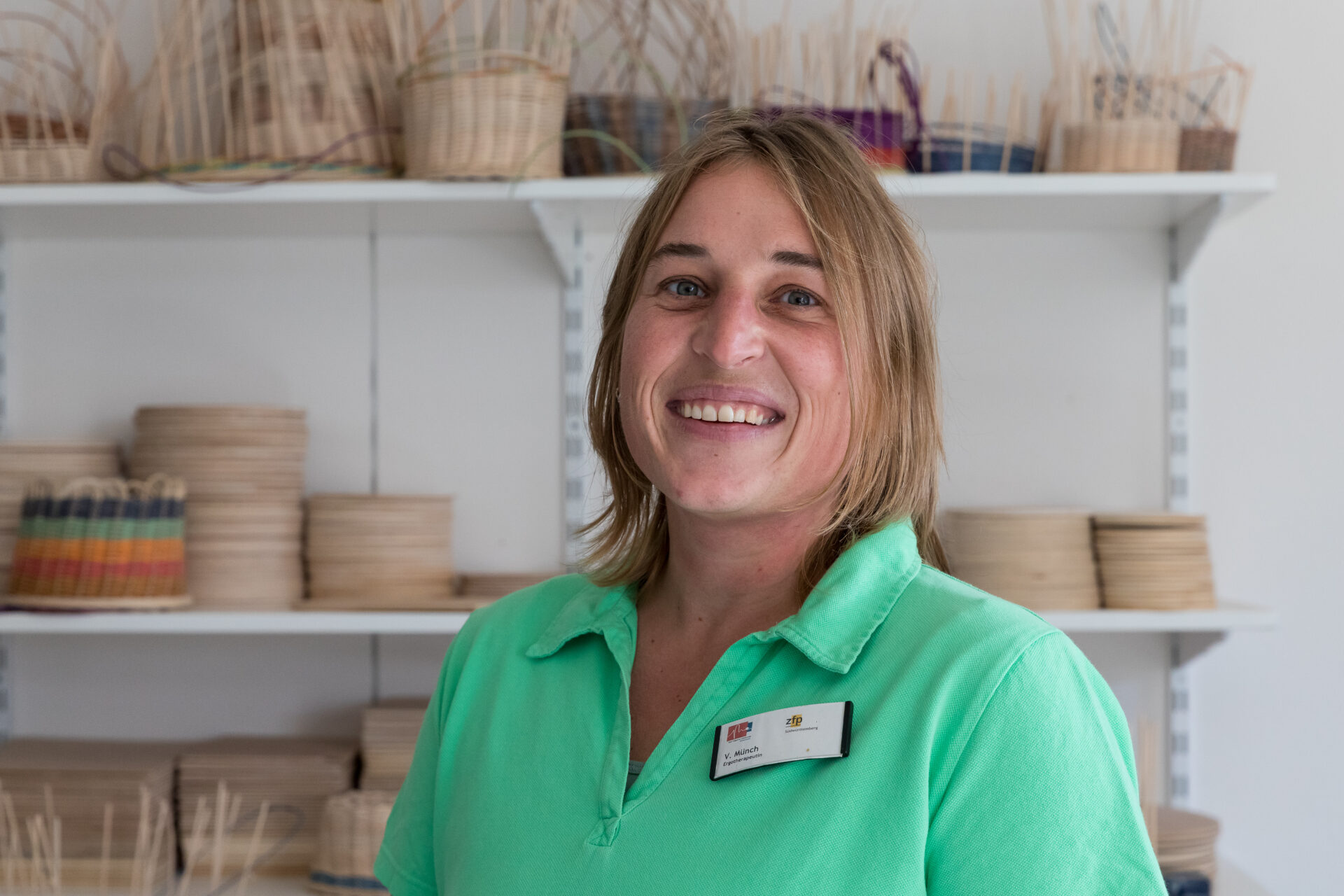 Porträt der lächelnden Ergotherapeutin Verena Münch.